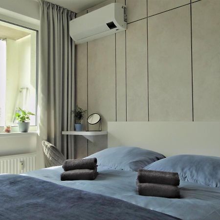 Top Urban Apartment - Free Parking, Green Energy, Modern Style Bratislava Buitenkant foto