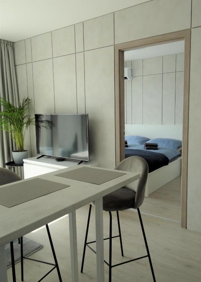 Top Urban Apartment - Free Parking, Green Energy, Modern Style Bratislava Buitenkant foto