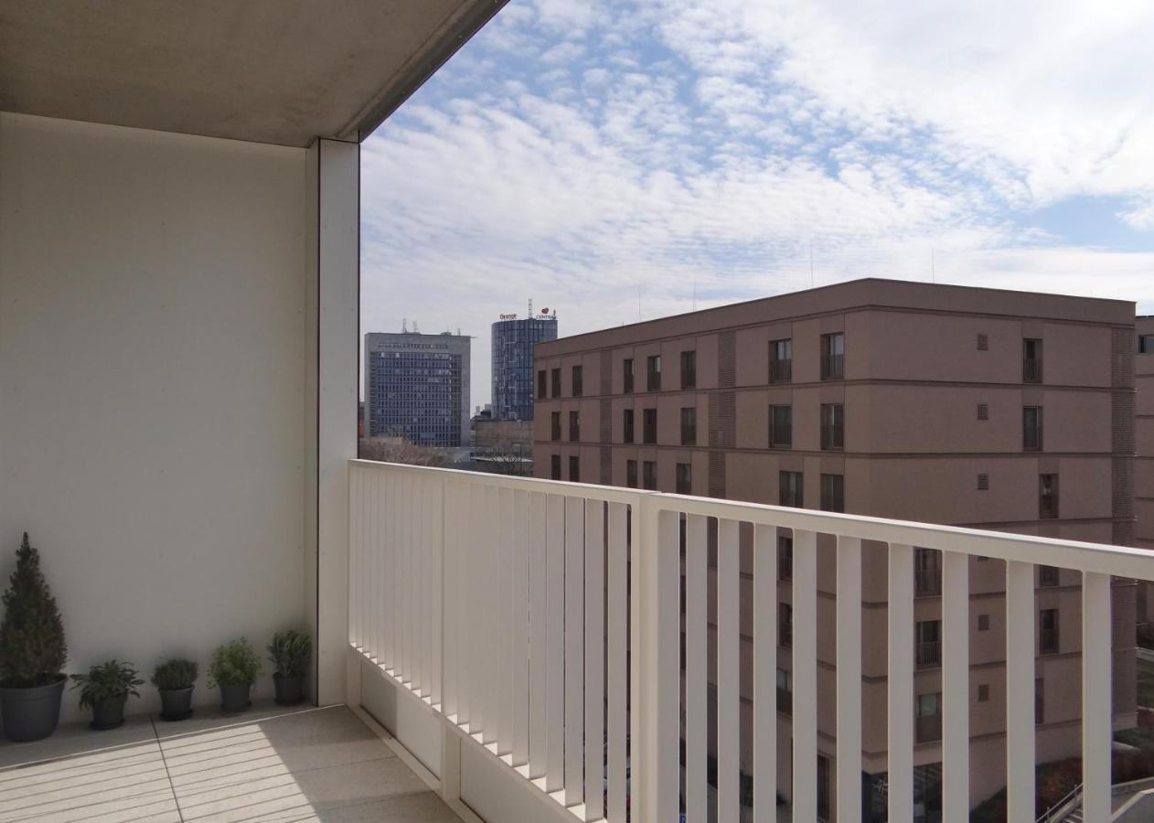 Top Urban Apartment - Free Parking, Green Energy, Modern Style Bratislava Buitenkant foto