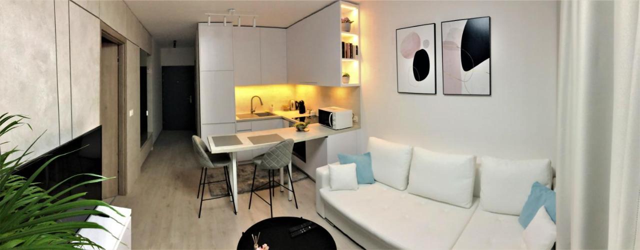 Top Urban Apartment - Free Parking, Green Energy, Modern Style Bratislava Buitenkant foto