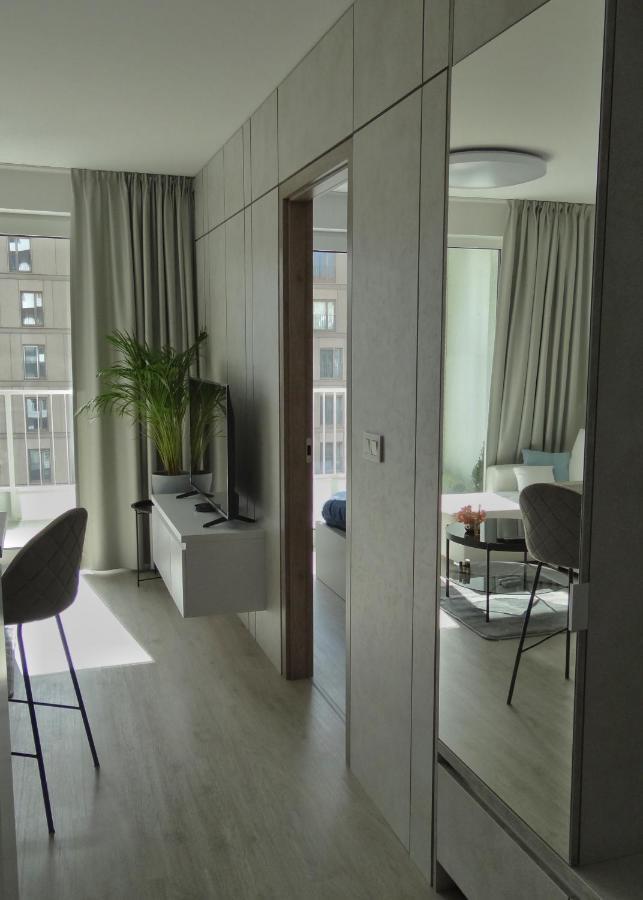 Top Urban Apartment - Free Parking, Green Energy, Modern Style Bratislava Buitenkant foto