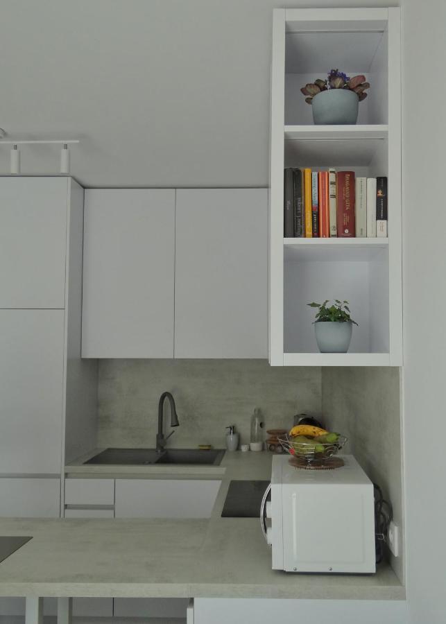 Top Urban Apartment - Free Parking, Green Energy, Modern Style Bratislava Buitenkant foto
