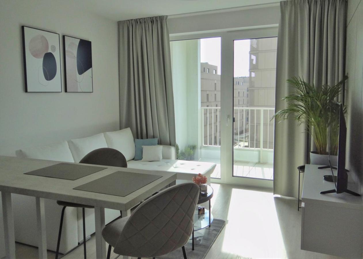 Top Urban Apartment - Free Parking, Green Energy, Modern Style Bratislava Buitenkant foto